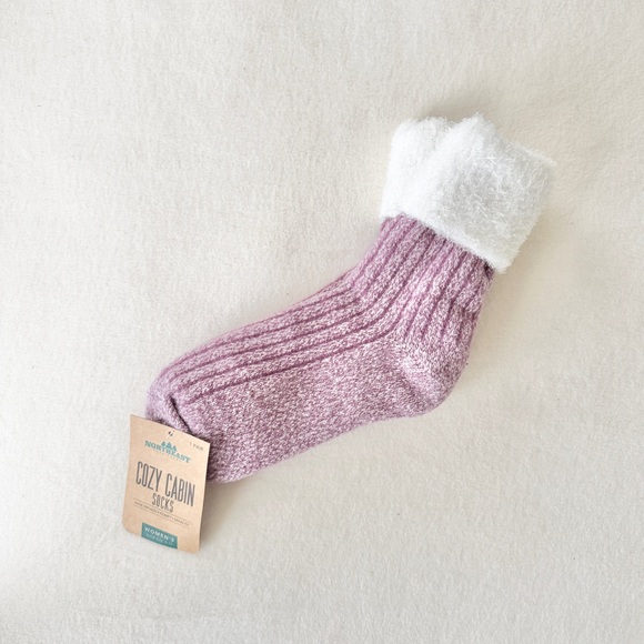 Northeast Outfitters Accessories - Northeast Outfitters Cozy Cabin Socks, Cozy Cabin Pink and White